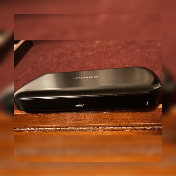 Moxee Straight Talk Prepaid 4G LTE Mobile Hotspot - Picture 3 of 7